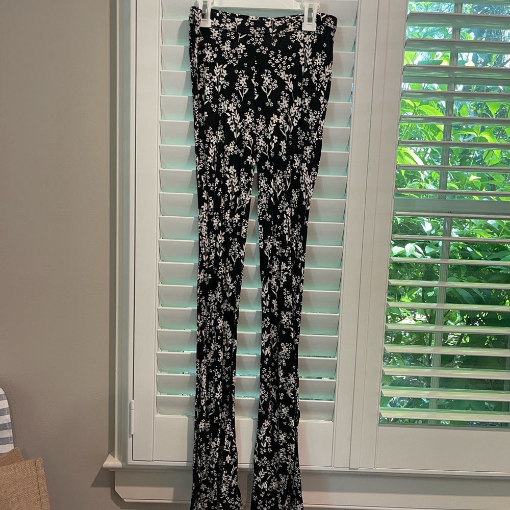 Aeropostale tight flare pants black and white floral size small